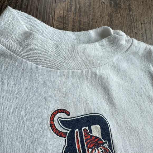 Vintage single stitch Detroit White Tigers T-Shirt and Blue Orange Shorts Set - Picture 7 of 7